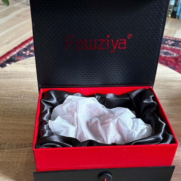 Fawziya Skull Clutch - Picture 10 of 10